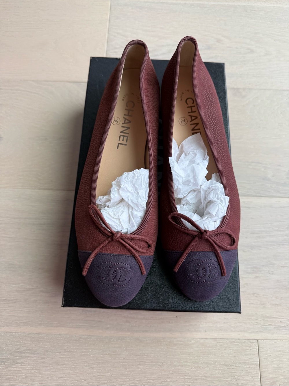 CHANEL Two-Tone Plum and Deep Burgundy Cap-Toe Ballet Flats - Picture 4 of 8